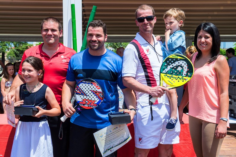 Ignacio Santos - Fabian Ordóñez y María Garai - Maite Gabarrus triunfan en el Club Tenis Pamplona